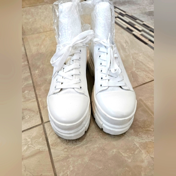 Forever 21 Shoes - Forever 21 chunky sneakers size 7